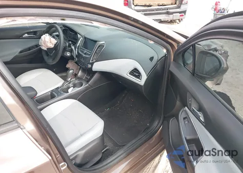 2019 Chevrolet Cruze Ls z USA, uszkodzony, nr VIN 1G1BC5SM7K7136139